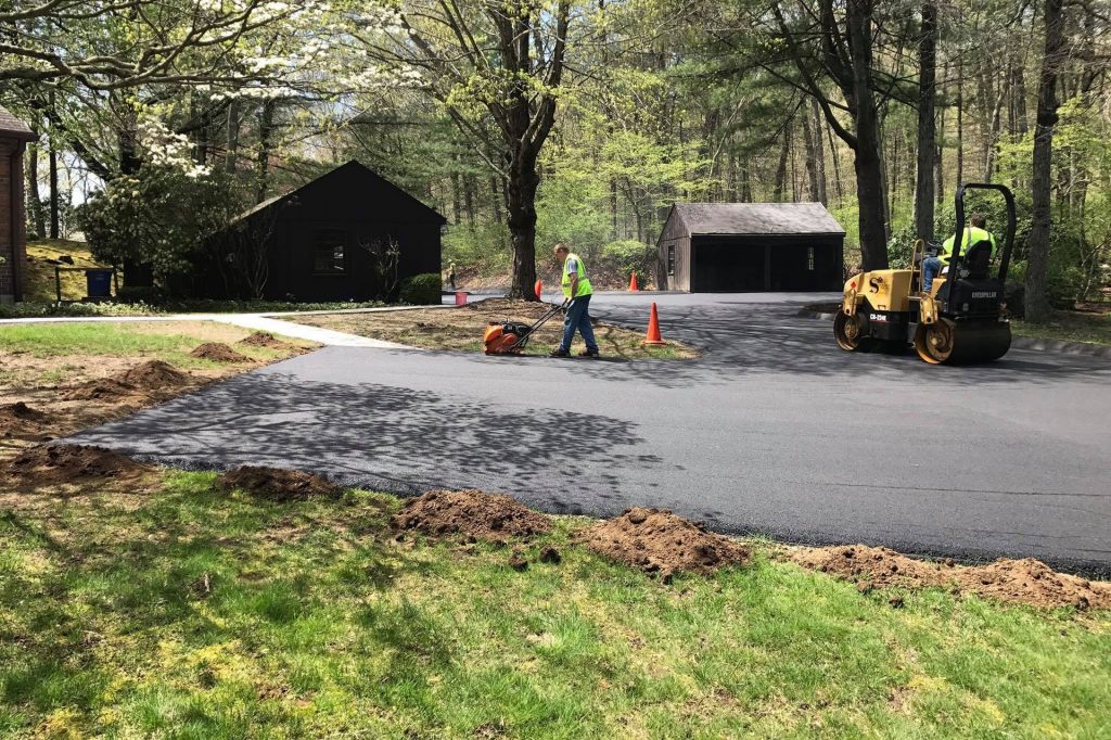 the-difference-between-concrete-and-asphalt-driveways