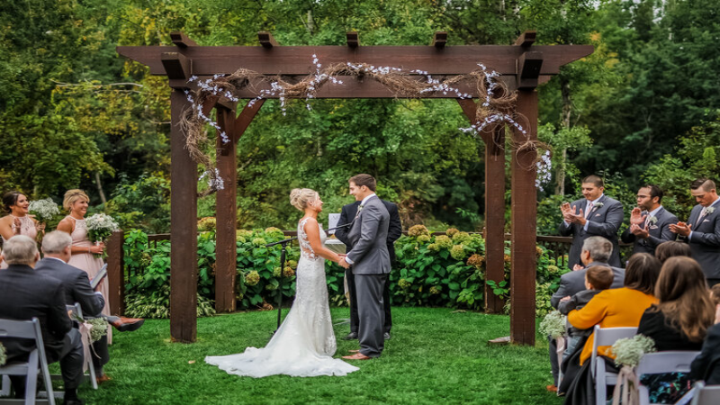 A Good Outdoor Wedding Venue in Minneapolis, MN Starts with a Good Location